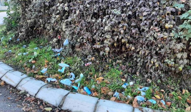 ODBAČENE MASKE PRETE EKOLOŠKOM KATASTROFOM! Na izlazu jedne prokupačke fabrike postale su PROBLEM VEĆI OD KORONE/FOTO/