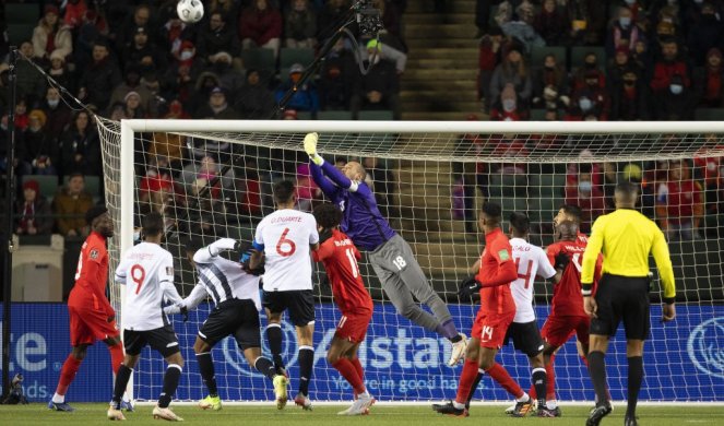 BORJAN POSTAO PREDMET SPRDNJE! Kanada gazi ka Mundijalu, ali navijači Zvezdinog golmana porede sa 87-godišnjacima /VIDEO/