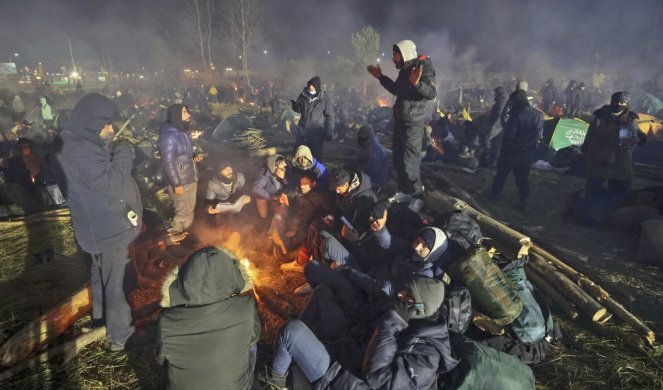 BURNO NA GRANICI POLJSKE I BELORUSIJE! Graničari osujetili dva masovna pokušaja migranata da pređu granicu, na hiljade i dalje čeka, izdato upozorenje! /FOTO, VIDEO/