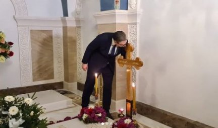 /Foto/ Vučić u Hramu Svetog Save na godišnjicu smrti Irineja: “Naš skromni i veliki patrijarh”!