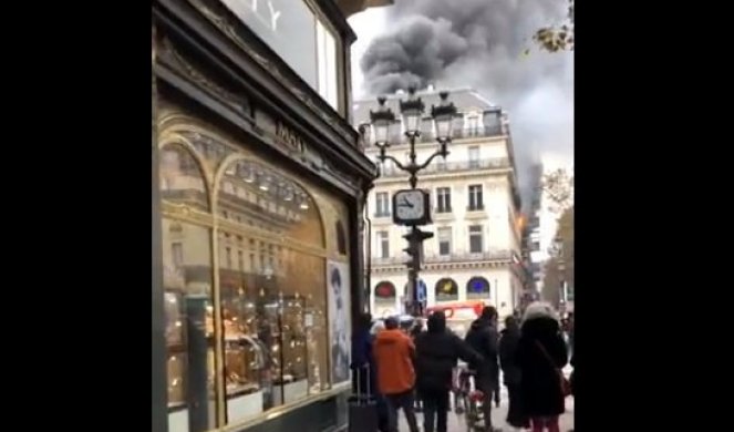 Drama u Parizu, ogroman požar gutao zgradu, na terenu bilo 46 vatrogasnih ekipa