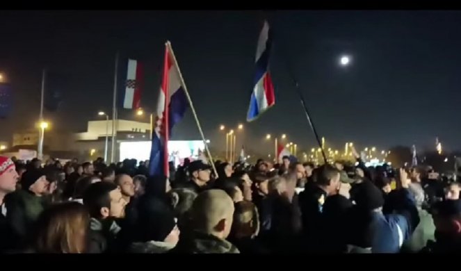 HAOS U ZAGREBU, DEMONSTRANTI HOĆE U HRT, sprečila ih interventna! /VIDEO/