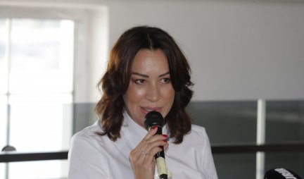 TUGA U PORODICI ROMANE PANIĆ! Pevačica podelila tužne vesti - potresnim rečima se oprostila od osobe koju je volela! (FOTO)