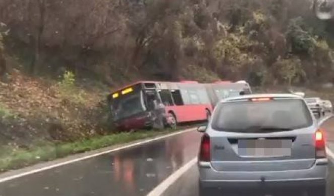 PREVRNUO SE AUTOBUS! Nesreća kod Umke