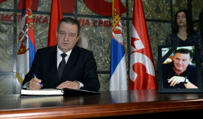 U OBAVEZI SMO DA ČUVAMO USPOMENU NA MILUTINA MRKONJIĆA! Dačić se u suzama oprostio od predsednika SPS! Foto/Video