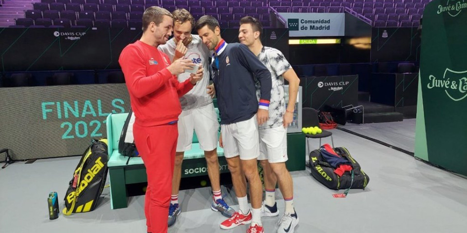 NEPROCENJIVO! Braća SRBI i RUSI se druže u Madridu! Novak i Medvedev se SUSRELI pred TRENING! /VIDEO/