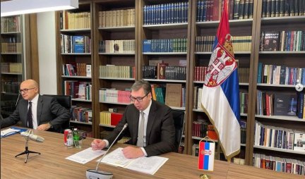 (FOTO) VUČIĆ SE OGLASIO PRED VANREDNO OBRAĆANJE!