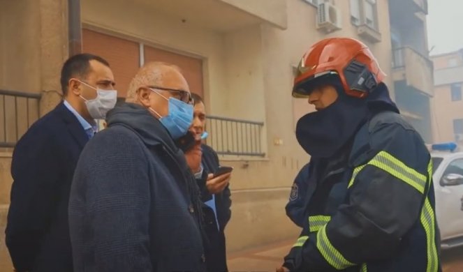 PET CISTERNI JE KRENULO, ŠALJITE JOŠ! Vesić na licu mesta tokom požara u Obrenovcu! (VIDEO)