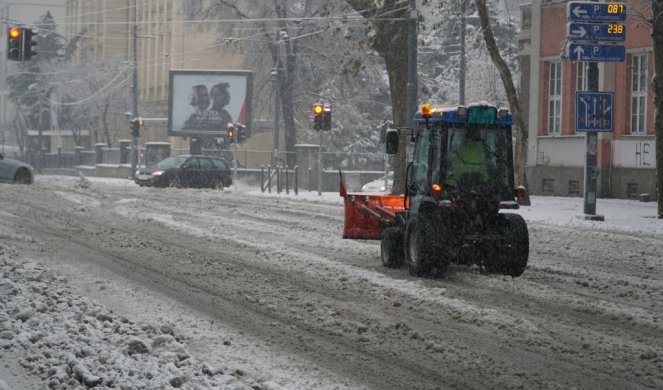 ZA 12 SATI PALO OD 15 DO 40 CENTIMETRA SNEGA!