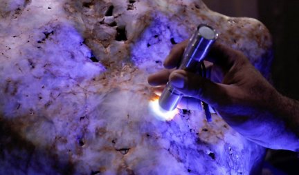 NEVEROVATAN PRONALAZAK! Otkriven jedan od najređih dragulja na svetu, težak 310 kilograma! Ovako izgleda najveći svetski prirodni plavi safir!