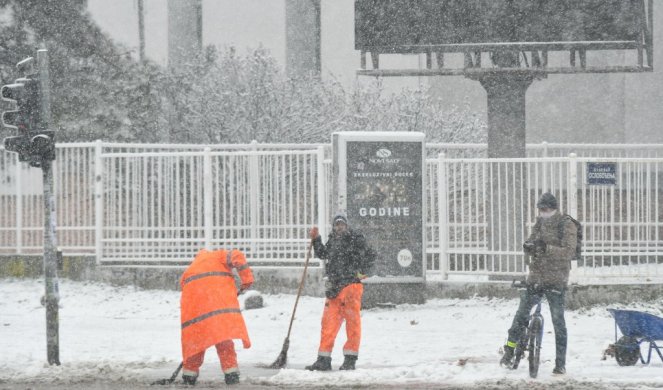 Sneg u Beogradu čisti 380 komunalnih radnika!