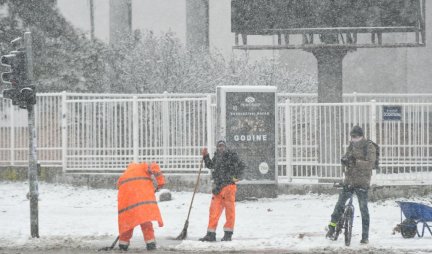 Sneg u Beogradu čisti 380 komunalnih radnika!