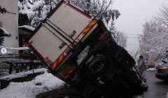Zašto je kamion propao kroz asfalt u Beogradu?! Predsednik Skupštine grada dao objašnjenje