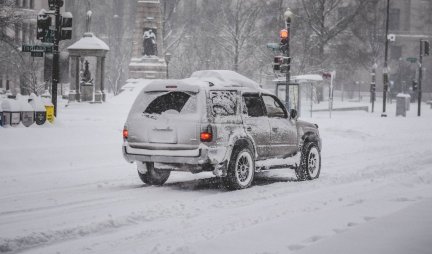 Putevi Srbije: Oprez u voznji zbog snega i poledice