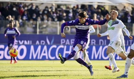 VLAHOVIĆ ISPISAO ISTORIJU! Trener ga razbesneo, Fiorentina od 0:2 do 2:2!  /VIDEO/