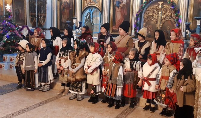 BOŽIĆNI KONCERT UZ PRAZNIK ZIMSKIH OBIČAJA! Na tradicionalnoj manifestaciji sala Doma kulture u Torku dupke puna