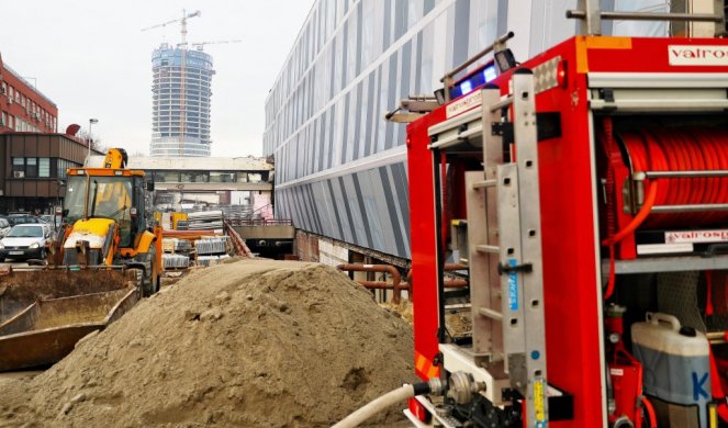 SVE VRVI OD VATROGASACA! Ovako sada izgleda Klinički centar posle jutrošnjeg požara!