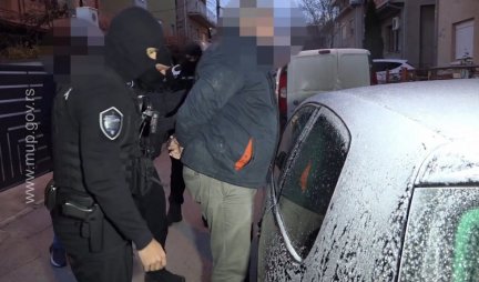 NOŽEM ZAPRETIO RADNICI, PA OTEO PARE! Uhapšen dvadesetogodišnjak iz Ruskog Krstura, policija pronašla ukradeni novac