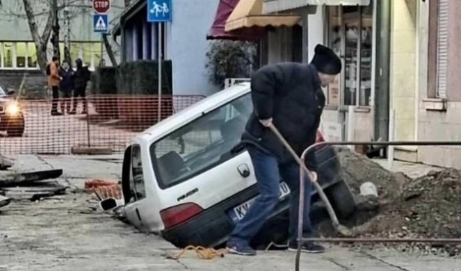 AUTO PROPAO U RUPU USRED KRALJEVA! Nestvaran prizor šokirao ceo komšiluk