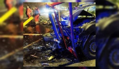 VRATA AUTOBUSA OSTALA ZALEPLJENA ZA SMRSKANI AUTOMOBIL Prve slike sa mesta nesreće u Beogradu