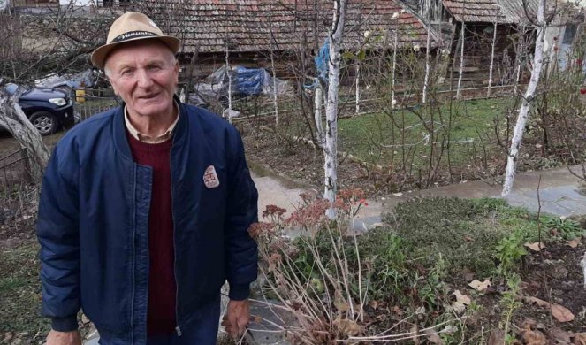 ORGANSKO VOĆE I POVRĆE LJUBINKO POKLANJA NAJSIROMAŠNIJIMA! Radost u očima bar jednog deteta njemu je NAJVEĆA PLATA (FOTO)