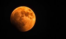 OČEKUJE NAS PRAVI SPEKTAKL! Nebo će noćas obasjati fantastičan Mesec jagode! (FOTO)