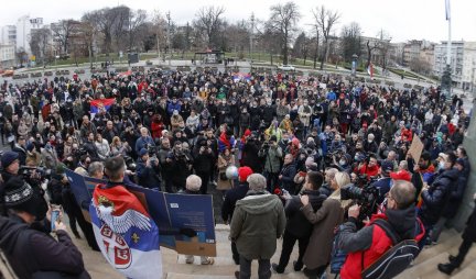 ZAKAZANI BOŽIĆNI PROTESTI! Srbi se u petak ponovo skupljaju ispred Skupštine