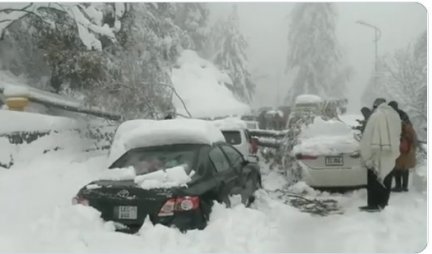 (UZNEMIRUJUĆI SNIMCI) Hteli da vide veliki sneg, pa ih snašla jeziva smrt, 26 stradalih! Horor scene iz zimskog centra u Pakistanu, sve je počelo potpuno bezazleno...
