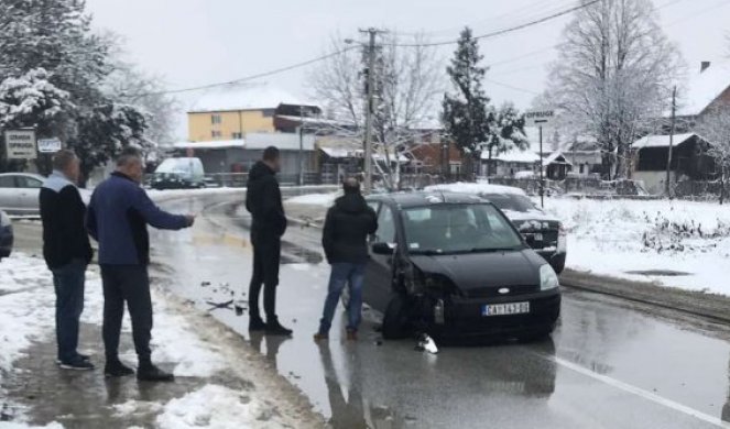 JEZIVA SAOBRAĆAJNA NESREĆA U ČAČKU! ! Automobil se okrenuo za 180 stepeni!