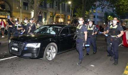 TO MOŽE SMO SRBIN! Goloruk krenuo na policajca koji ga je prskao suzavcem!