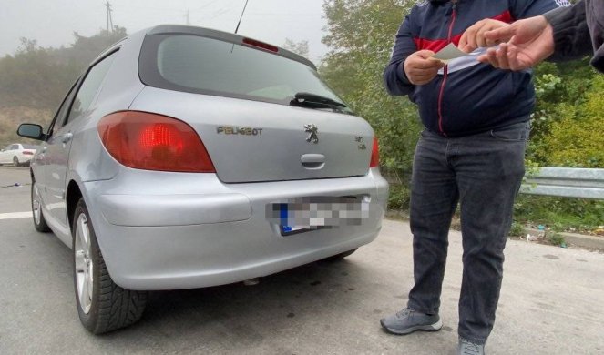 SRPSKI GASTARBAJTERI NA BOŽIĆ ZATEKLI ŠOK PORUKE NA AUTOMOBILIMA Uskoro je jedna zaseda rešila sve