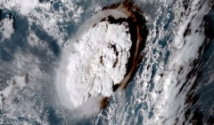 (Dramatičan satelitski snimak) IZNENADNA ERUPCIJA NA DNU TIHOG OKEANA, izdato upozorenje na cunami! (VIDEO)