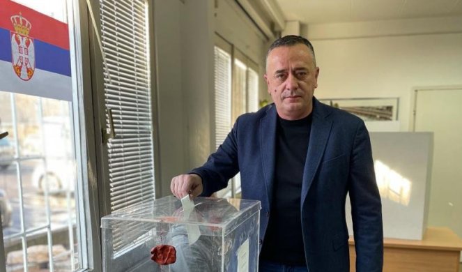 Aleksandar Antić glasao na republičkom referendumu!