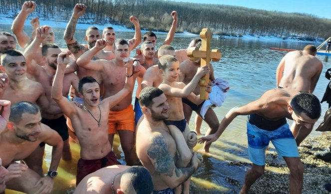 BOG SE JAVI, UISTINU SE JAVI! Ovako je Srbija na Bogojavljenje plivala za Časni krst (VIDEO /FOTO)