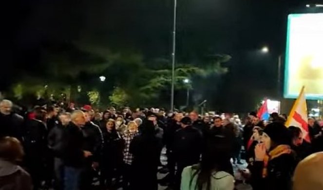 "Uzeo si pare Dritane", viču demonstranti širom Crne Gore! Ulice uprkos snegu pune, građani NAJAVILI PROTESTE I SUTRA! /VIDEO/