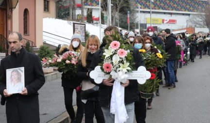 DOKTORKA ANA ISPRAĆENA NA VEČNI POČINAK! Muk i suze na Centralnom groblju - porodica neutešna!