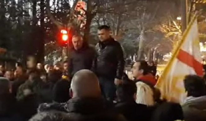 CRNA GORA I VEČERAS NA NOGAMA! Najavljeni protesti u više gradova