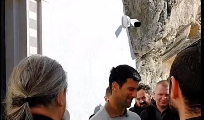PROCUREO SNIMAK! Đoković posetio Ostrog u društvu kuma! Novaku osmeh od uva do uva... (FOTO) (VIDEO)
