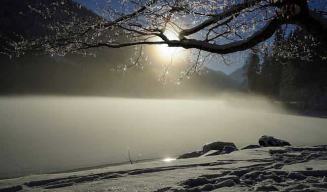 DRAMA U KRAGUJEVCU! Žena propala u zaleđeno jezero, Hitna pomoć je spasila u poslednjem času!