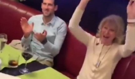 ISPLIVAO SNIMAK! Novak peva mami, a ona sija od sreće! (VIDEO)
