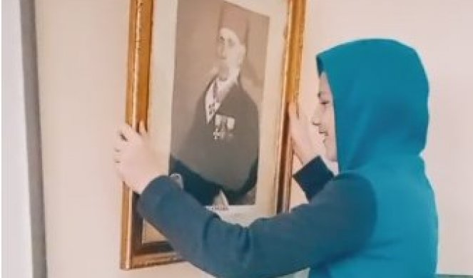 DRUŽE TITO MI TI SE KUNEMO, ĐAK ŠOKIRAO SRBIJU! Skinuo je sa zida sliku Vuka Karadžića, pokazao ŠTA SE IZA NJE KRIJE (VIDEO)