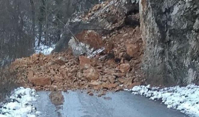 ODRON NA TARI! Kamenje blokiralo put