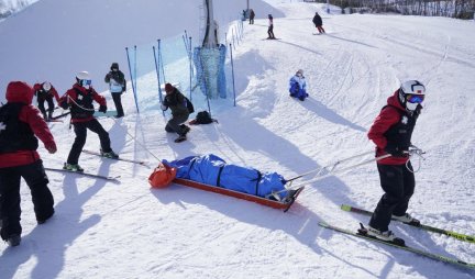 JAUKALA OD BOLOVA POSLE BRUTALNOG PADA! Jezive scene u Pekingu pred ZOI! (FOTO)