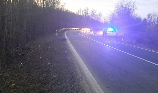 TEŠKA SAOBRAĆAJKA U STARČEVU! Sudarili se auto i motociklista, jedna osoba poginula!