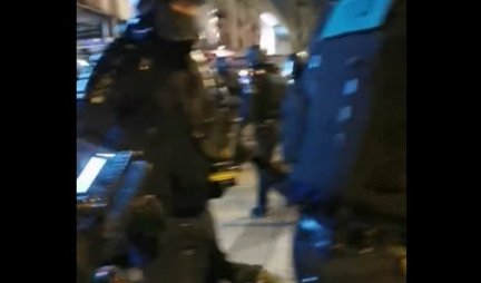 OVAKO SE FRANCUSKA POLICIJA OBRAČUNAVA SA DEMONSTRANTIMA! (Video)