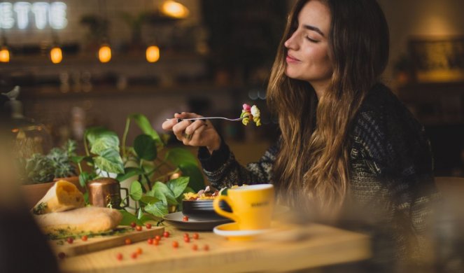 NE DAJTE da vas PREVARE! Nutricionista OTKRIVA sve TRIKOVE kojima se RESTORANI služe!