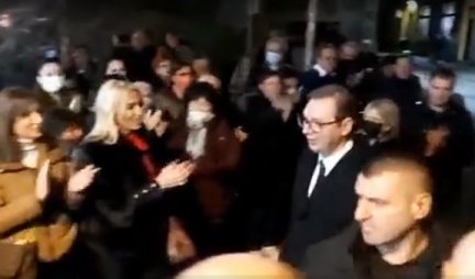 GRAĐANI UZ SVOG PREDSEDNIKA! Vučić dočekan gromoglasnim aplauzom u Zemunu! Među okupljenima i deda Dragutin koji ima 100 godina! (VIDEO)