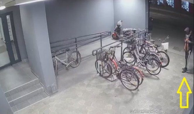 Gole zene na biciklu