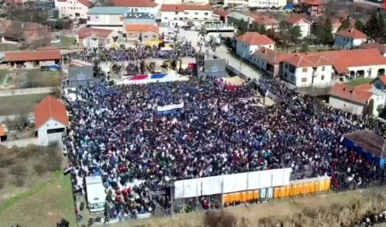 (FOTO) SLIKE GOVORE VIŠE OD REČI! Najmanje 20.000 ljudi u Merošini podržalo Vučića! Orilo se "Aco, Srbine"!