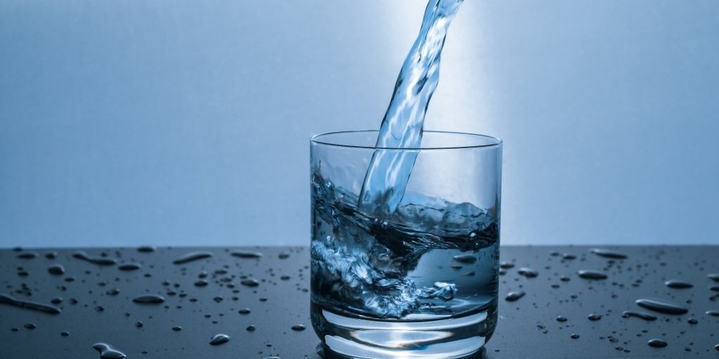Evo šta bi trebalo da pijete kada su visoke temperature Iznenadićete se, ali to nije samo voda
